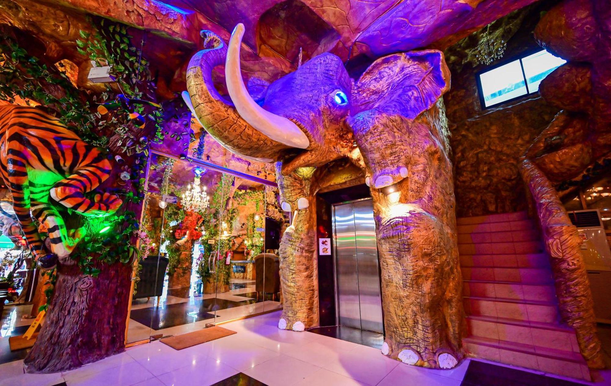 Tiger Complex Hotel Patong Luaran gambar