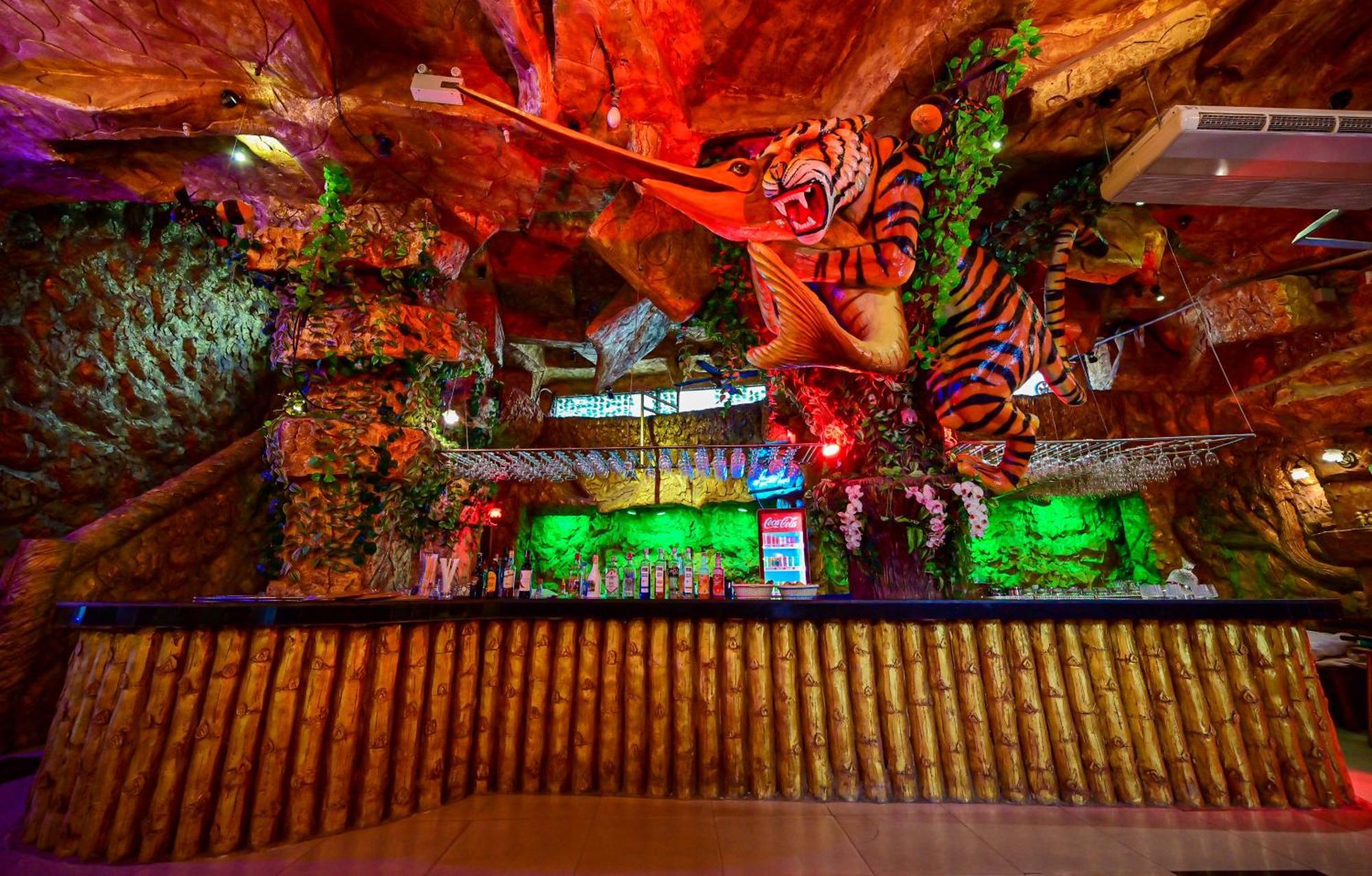 Tiger Complex Hotel Patong Luaran gambar